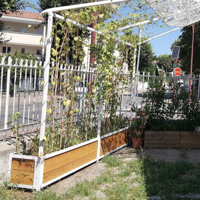 Pergola avec jardinière intégrée